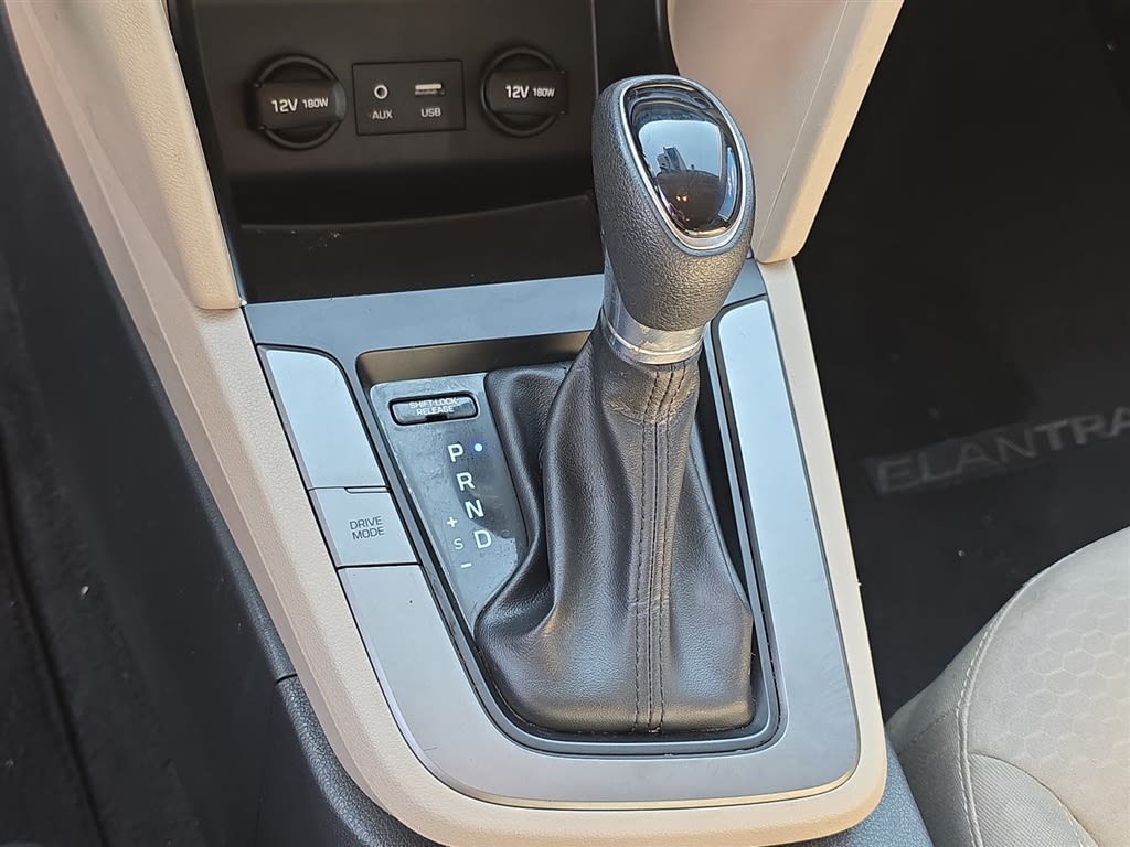 Thumbnail: 2020 Hyundai Elantra - 16