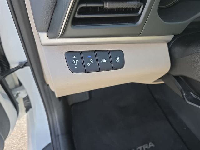 Thumbnail: 2020 Hyundai Elantra - 28