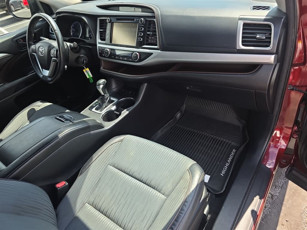 Thumbnail: 2018 Toyota Highlander - 2