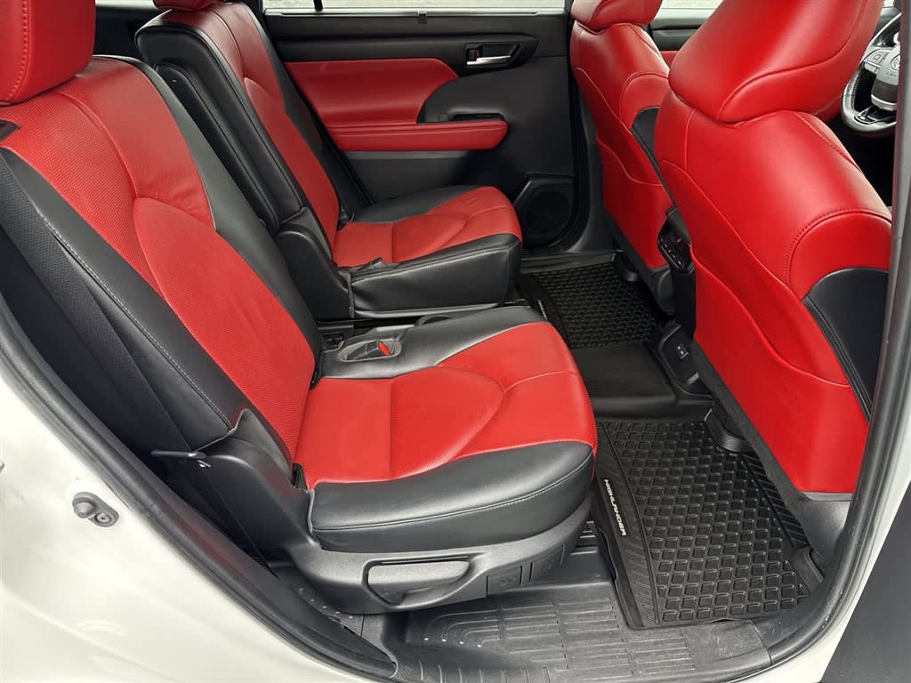 Thumbnail: 2023 Toyota Highlander - 13