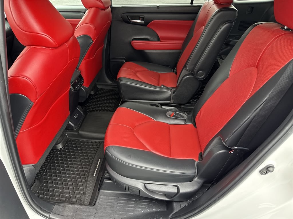 Thumbnail: 2023 Toyota Highlander - 24