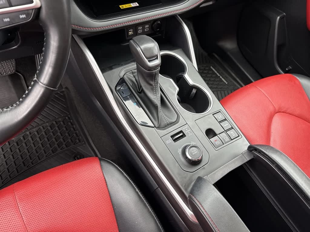 Thumbnail: 2023 Toyota Highlander - 27