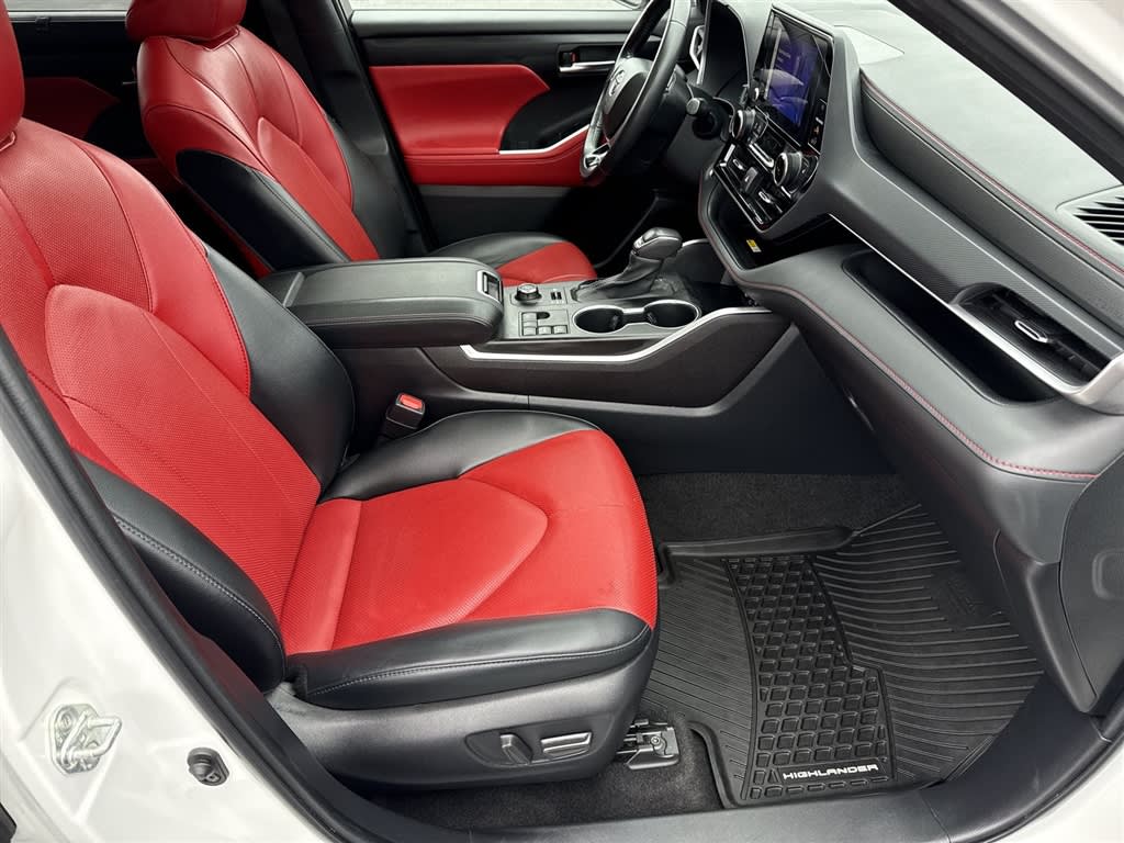 Thumbnail: 2023 Toyota Highlander - 11