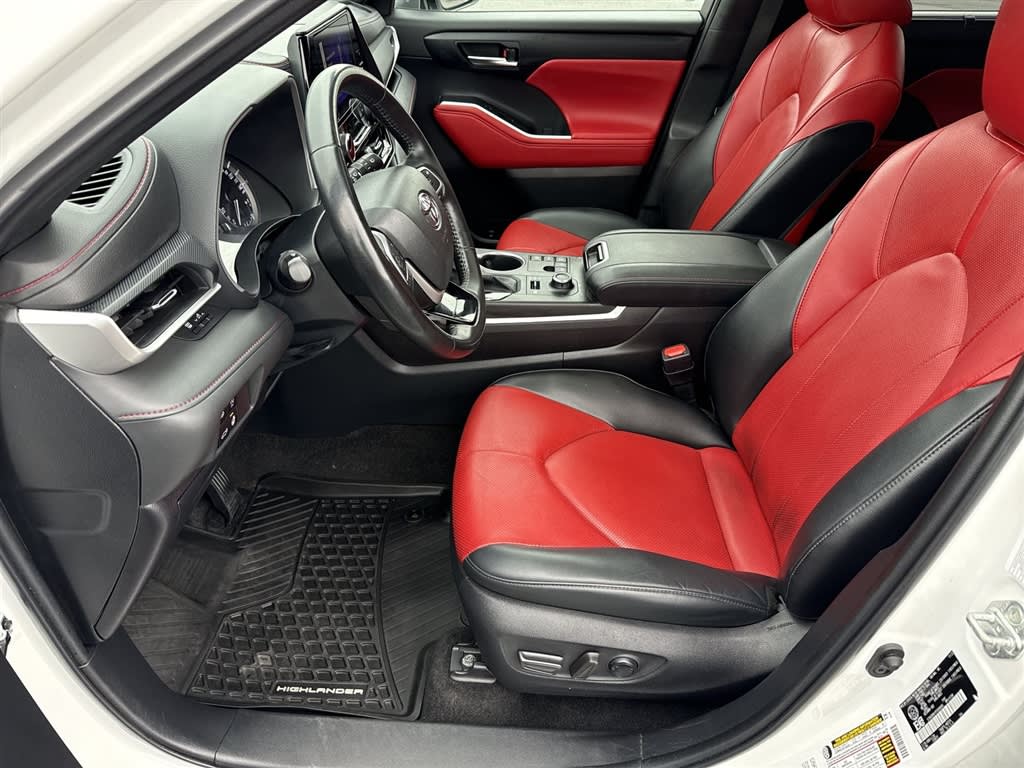 Thumbnail: 2023 Toyota Highlander - 12