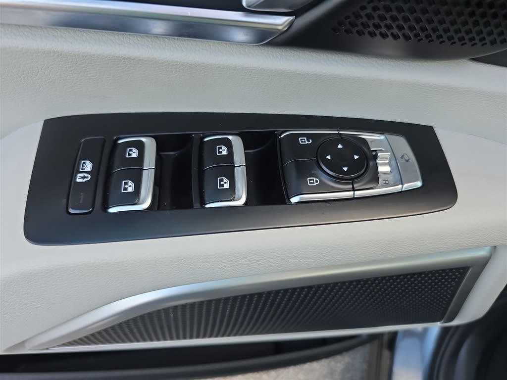 Thumbnail: 2022 Kia Telluride - 24
