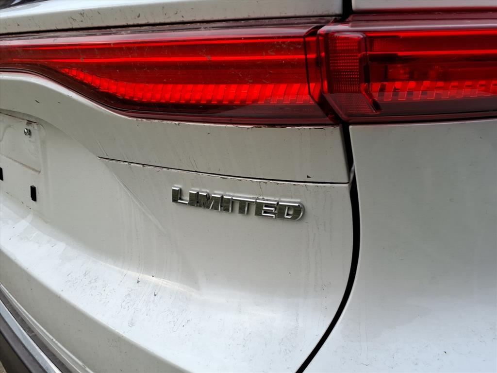 Thumbnail: 2024 Toyota Venza - 9