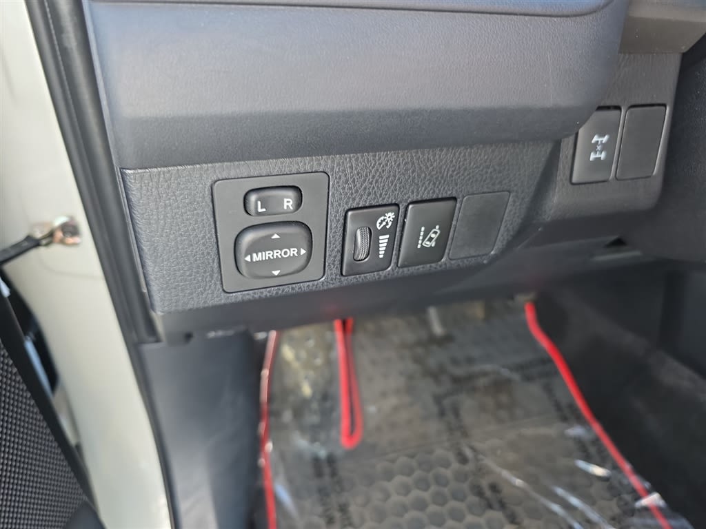 Thumbnail: 2018 Toyota RAV4 - 22