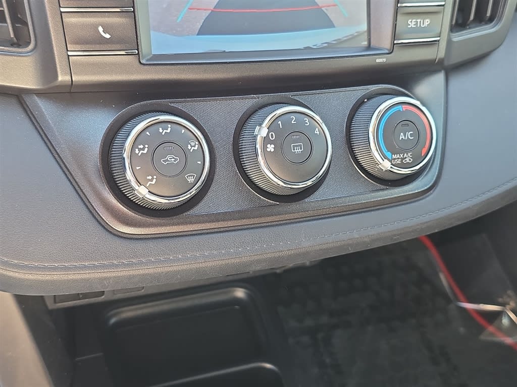 Thumbnail: 2018 Toyota RAV4 - 26