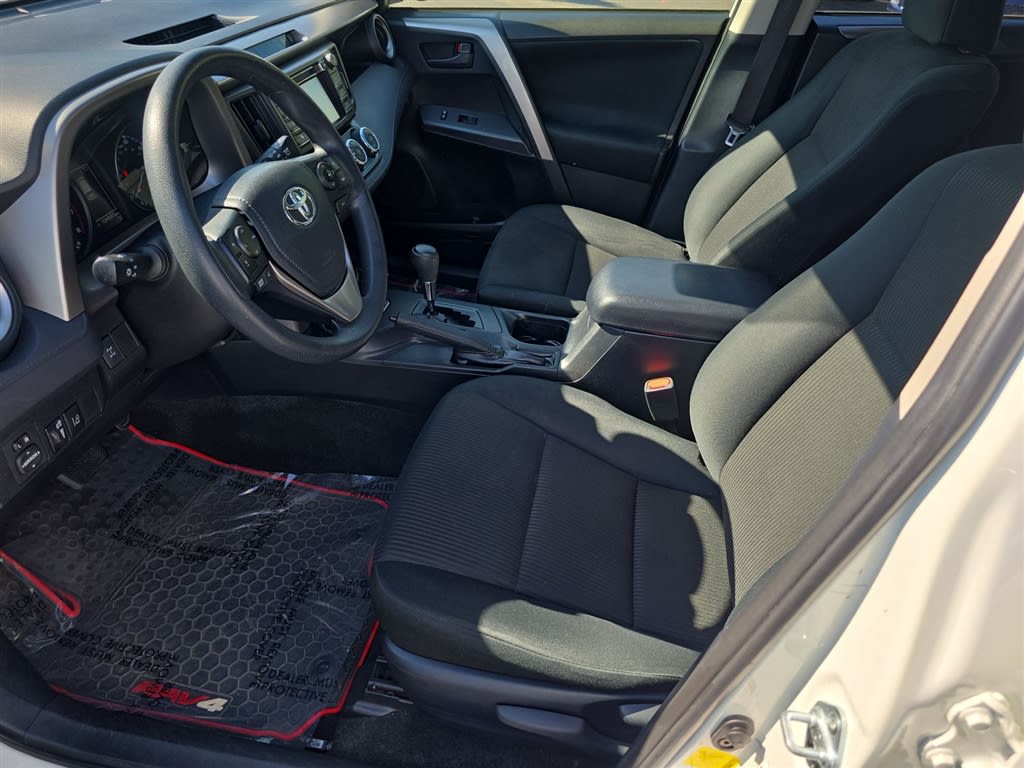 Thumbnail: 2018 Toyota RAV4 - 12