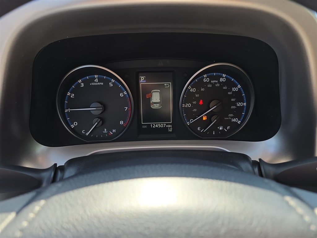 Thumbnail: 2018 Toyota RAV4 - 16
