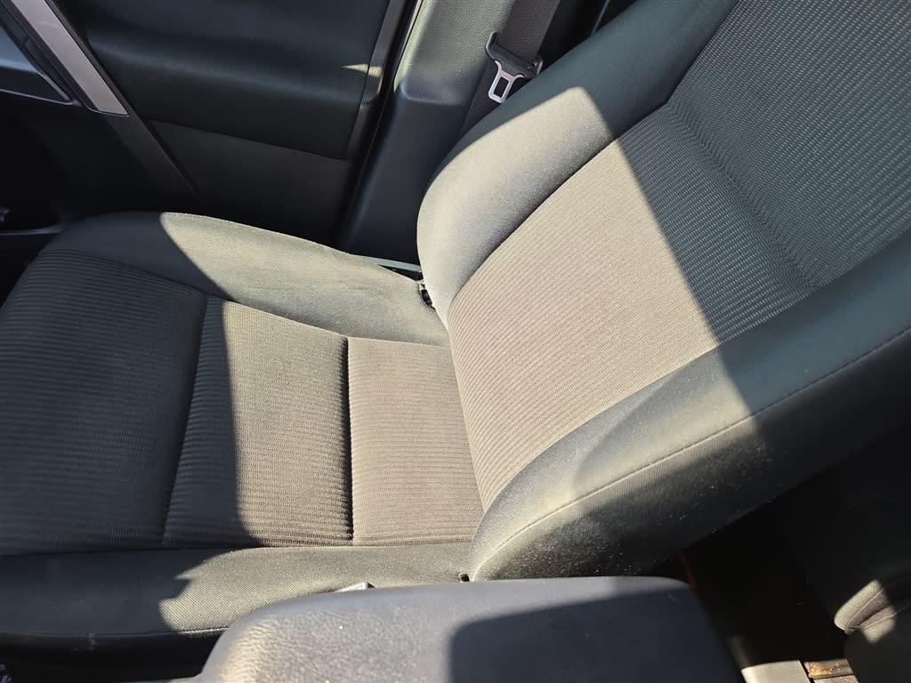 Thumbnail: 2018 Toyota RAV4 - 28