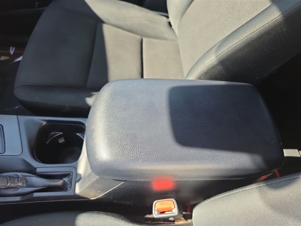 Thumbnail: 2018 Toyota RAV4 - 27