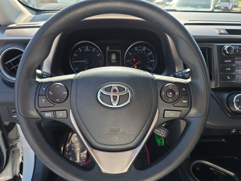 Thumbnail: 2018 Toyota RAV4 - 10