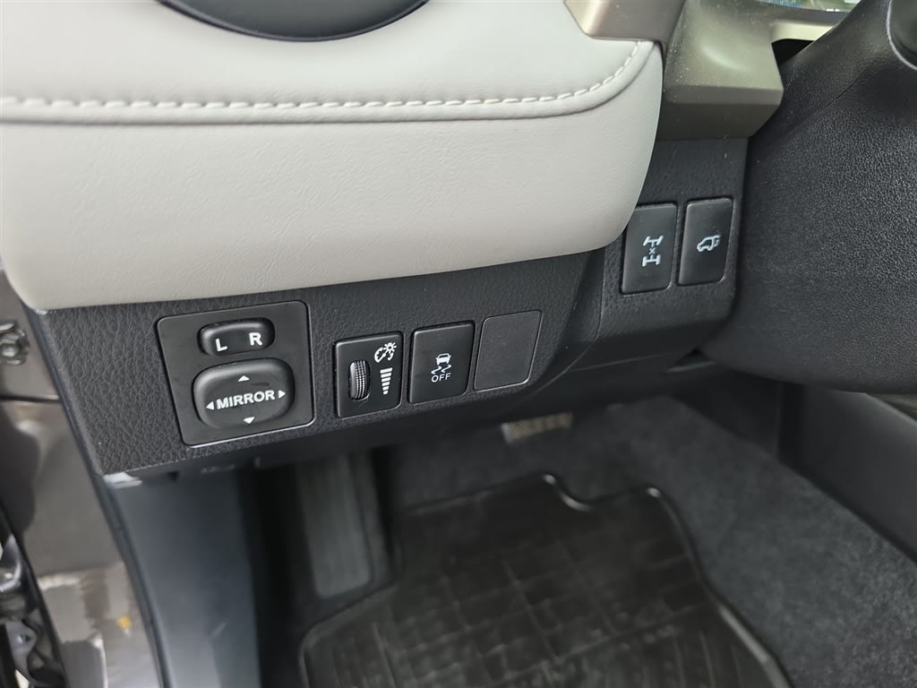Thumbnail: 2013 Toyota RAV4 - 21
