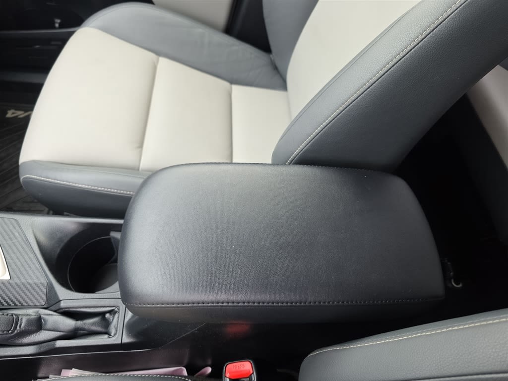 Thumbnail: 2013 Toyota RAV4 - 27