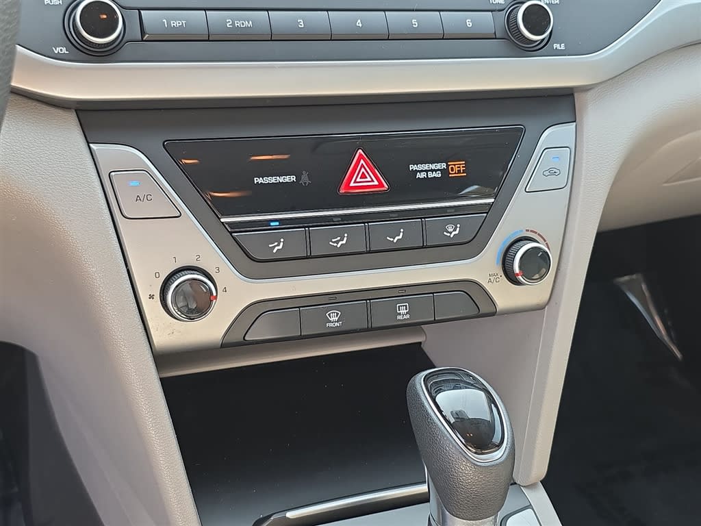 Thumbnail: 2017 Hyundai Elantra - 25