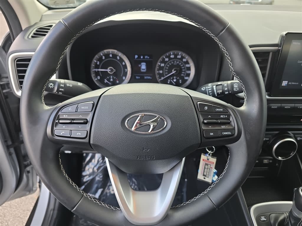 Thumbnail: 2022 Hyundai Venue - 10