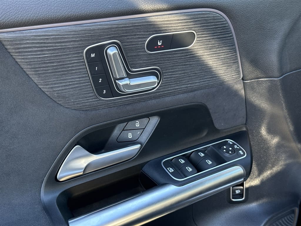 Thumbnail: 2023 Mercedes-Benz GLA - 24