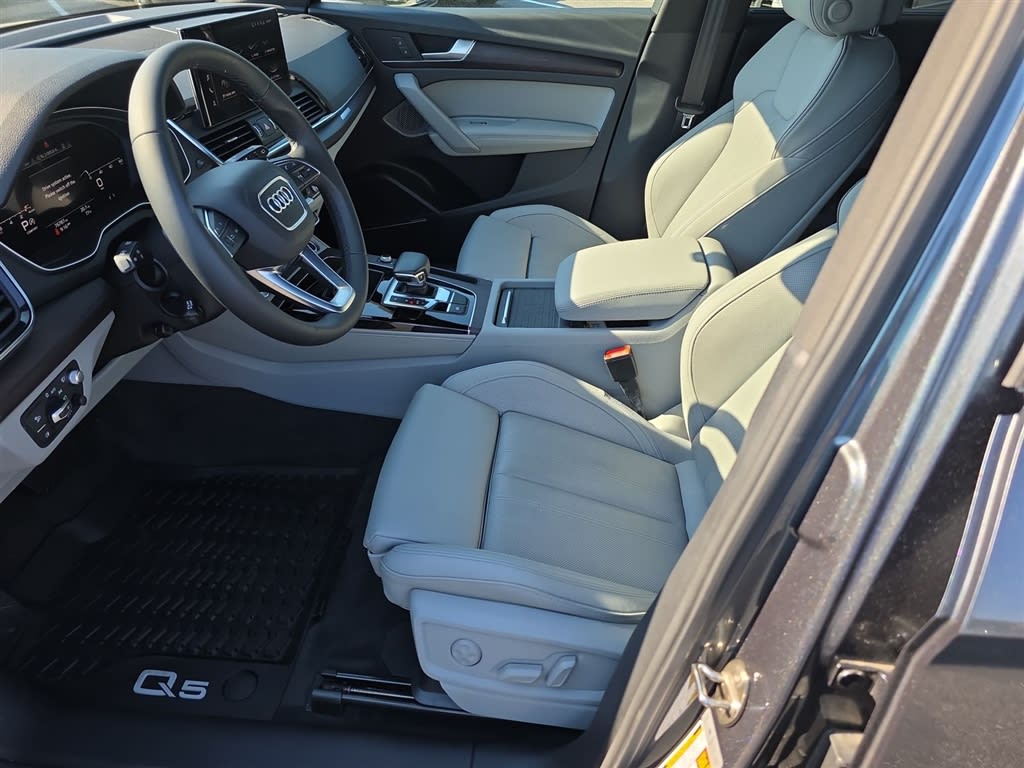 Thumbnail: 2021 Audi Q5 - 33
