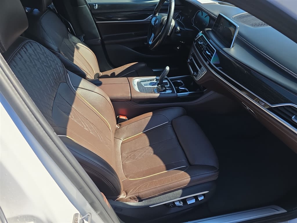 Thumbnail: 2017 BMW 7 Series - 10