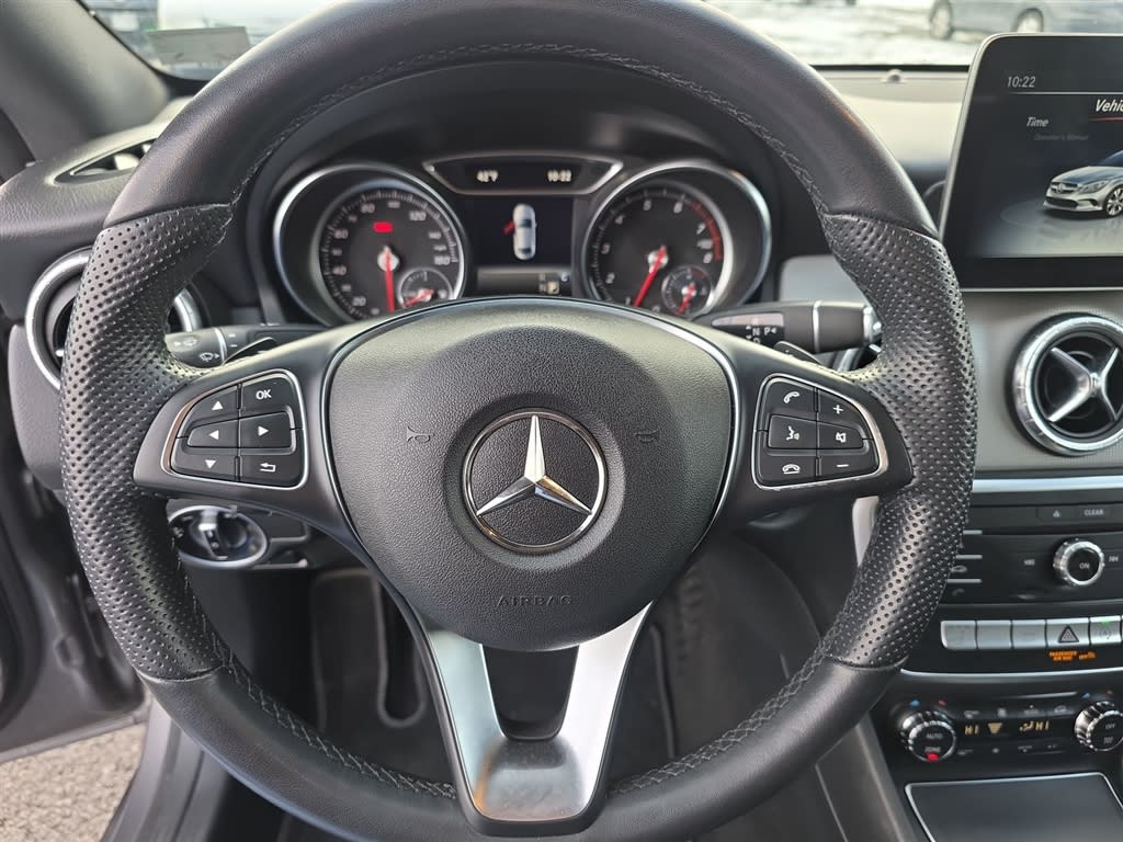 Thumbnail: 2019 Mercedes-Benz CLA - 2