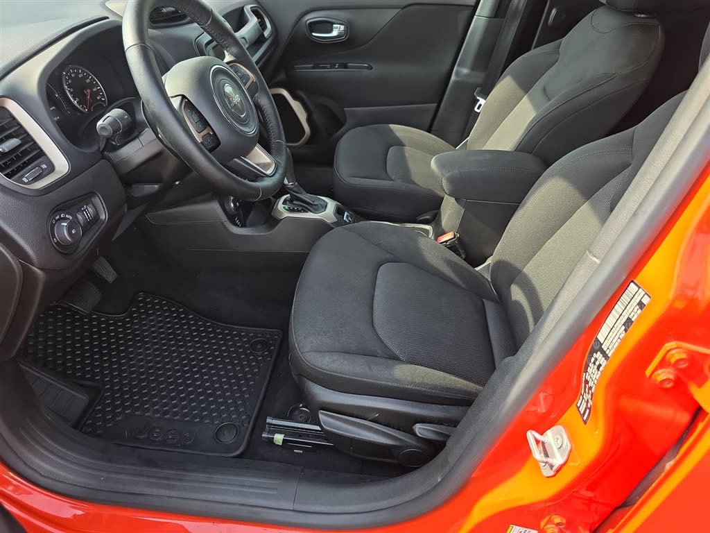 Thumbnail: 2017 Jeep Renegade - 11