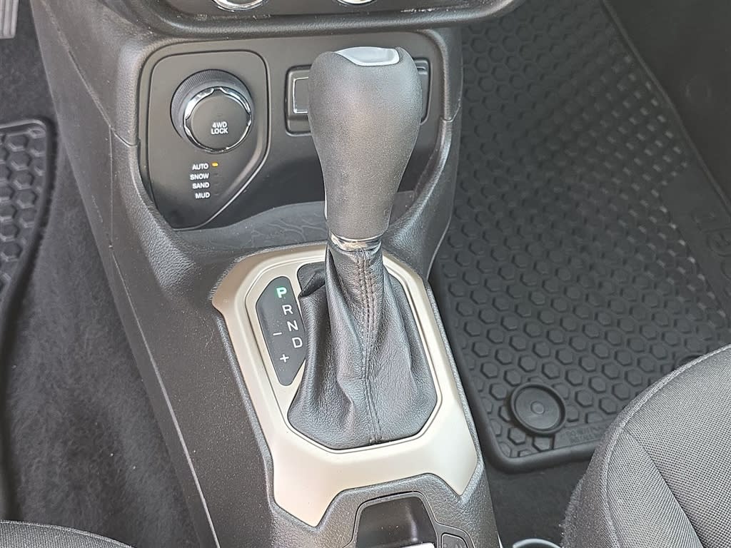 Thumbnail: 2017 Jeep Renegade - 14