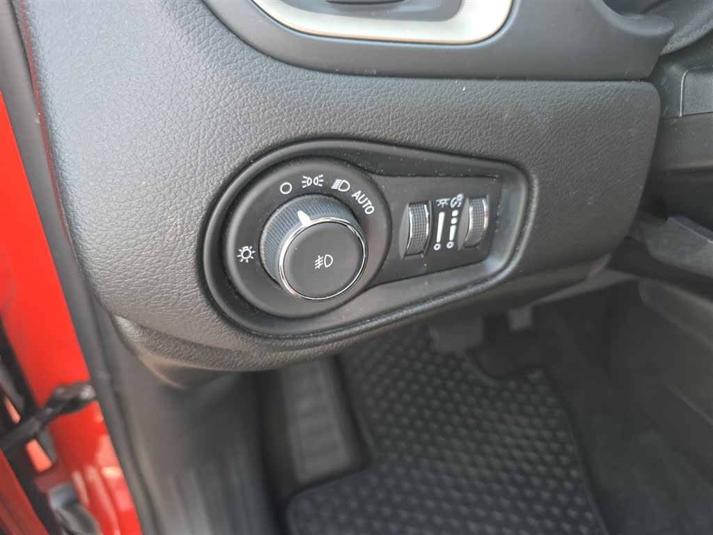 Thumbnail: 2017 Jeep Renegade - 21