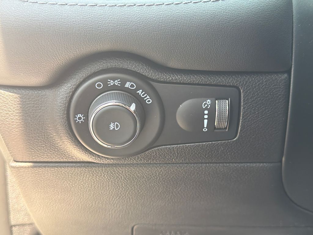 Thumbnail: 2021 Dodge Durango - 32