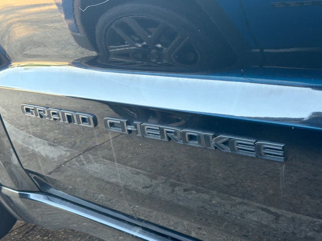 Thumbnail: 2020 Jeep Grand Cherokee - 4