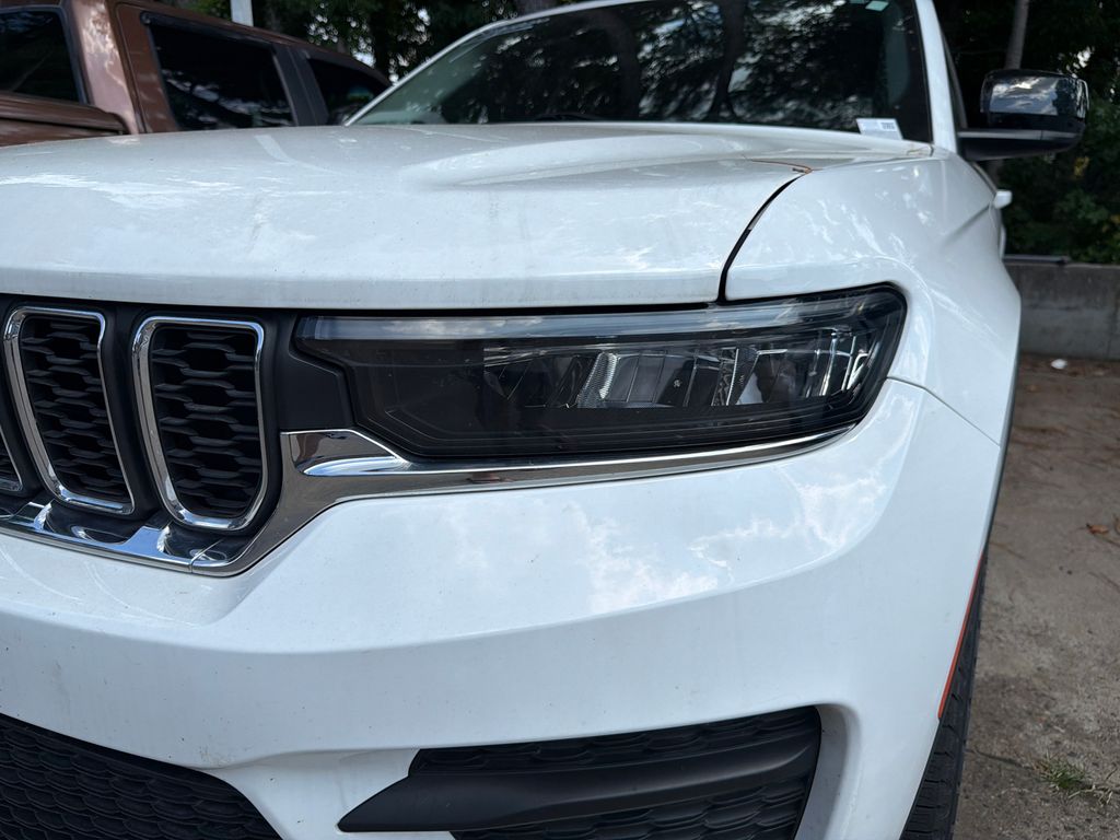 Thumbnail: 2022 Jeep Grand Cherokee - 6