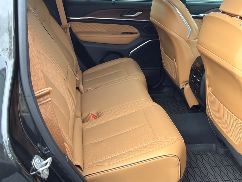 Thumbnail: 2023 Jeep Grand Cherokee - 10