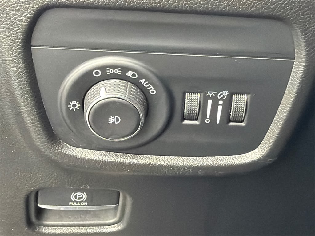 Thumbnail: 2023 Jeep Grand Cherokee - 35