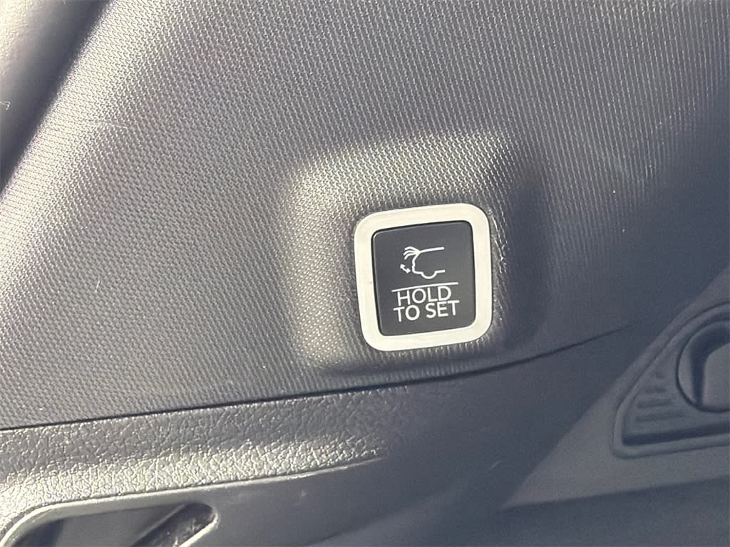 Thumbnail: 2023 Jeep Grand Cherokee - 23