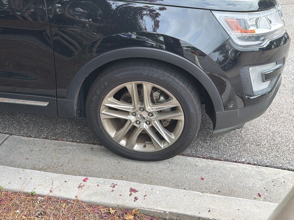 Thumbnail: 2017 Ford Explorer - 5