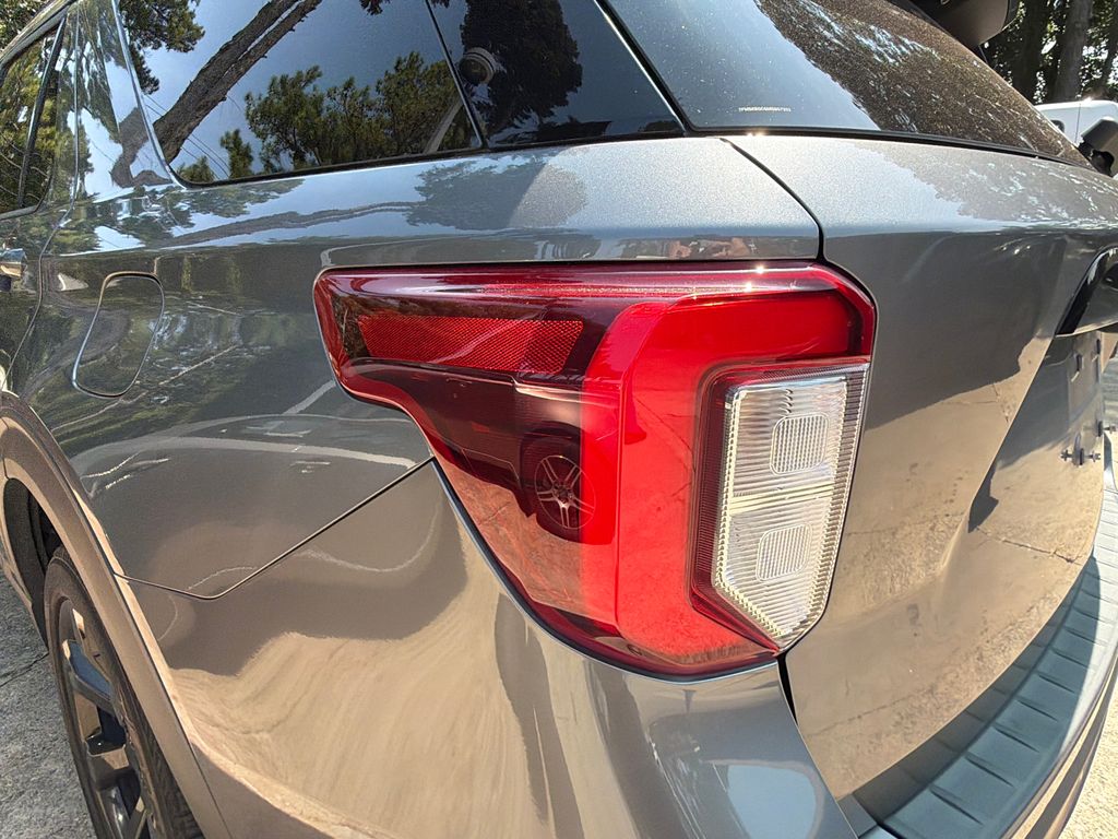 Thumbnail: 2021 Ford Explorer - 11