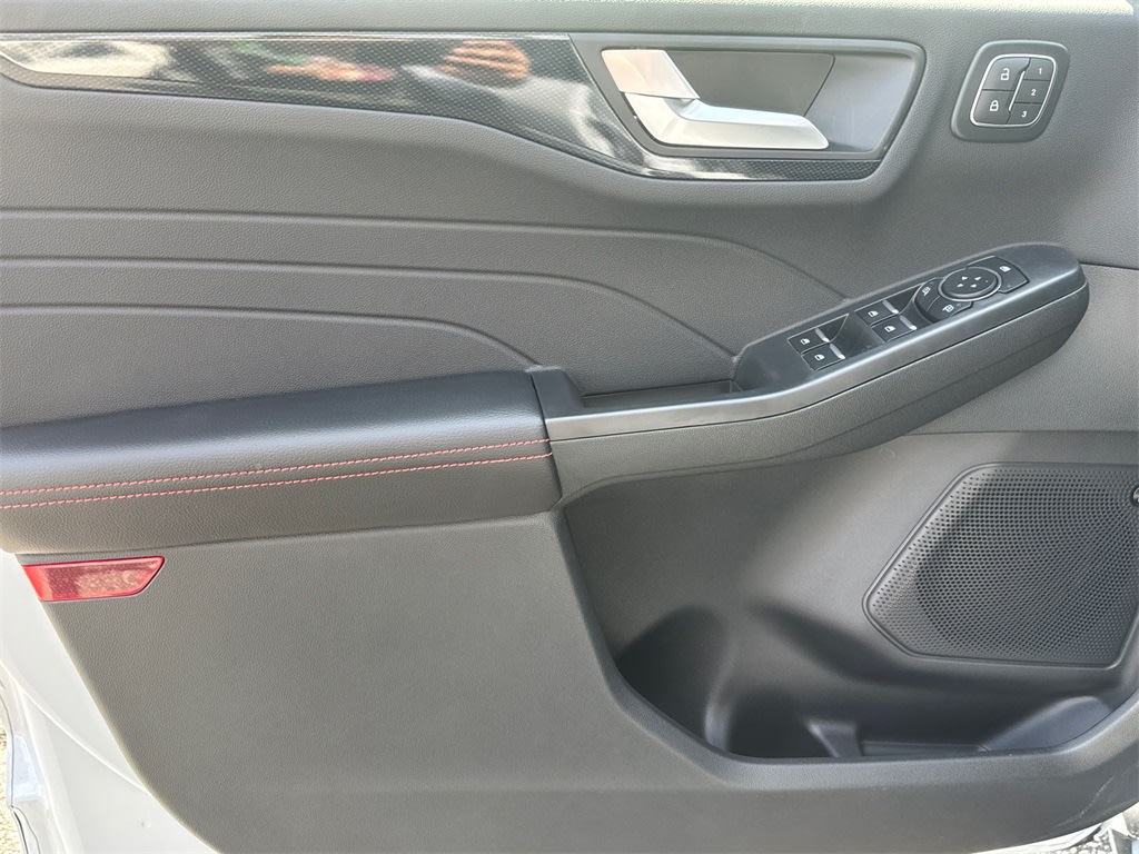 2025 Ford Escape ST-Line Elite 22