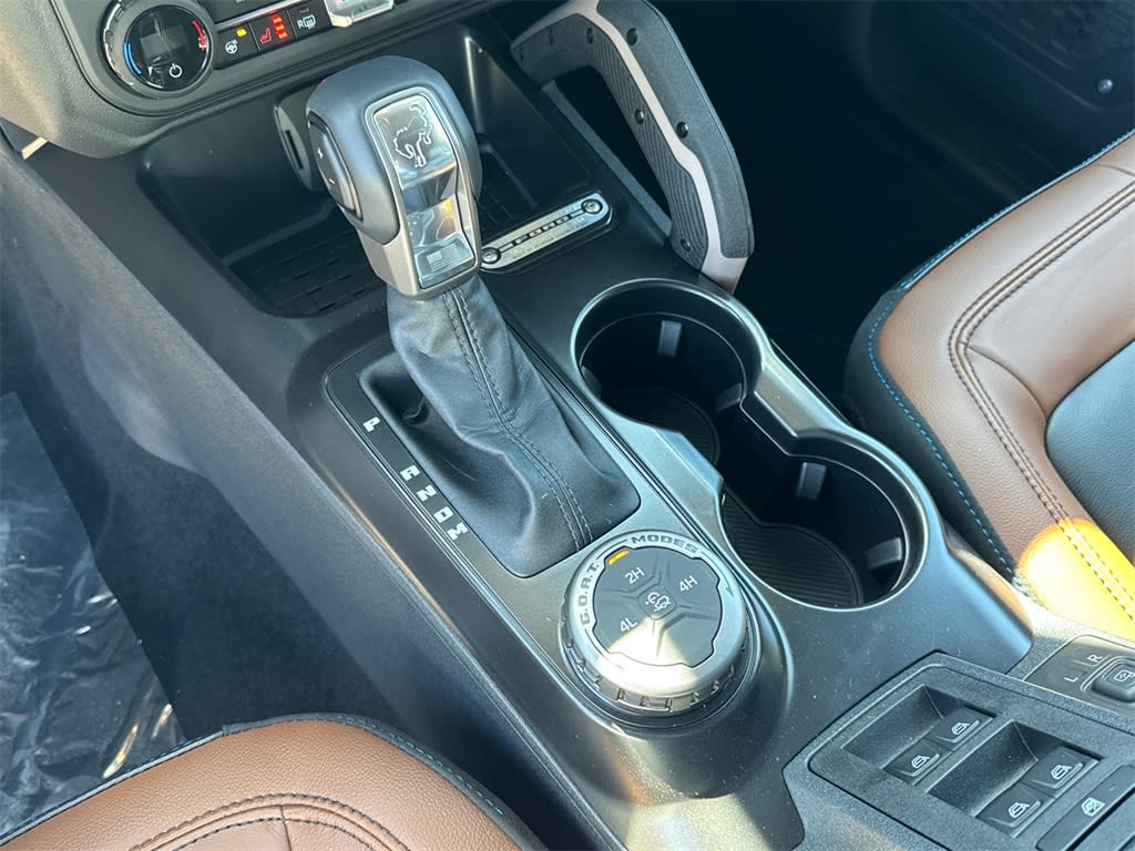 2024 Ford Bronco Outer Banks 32
