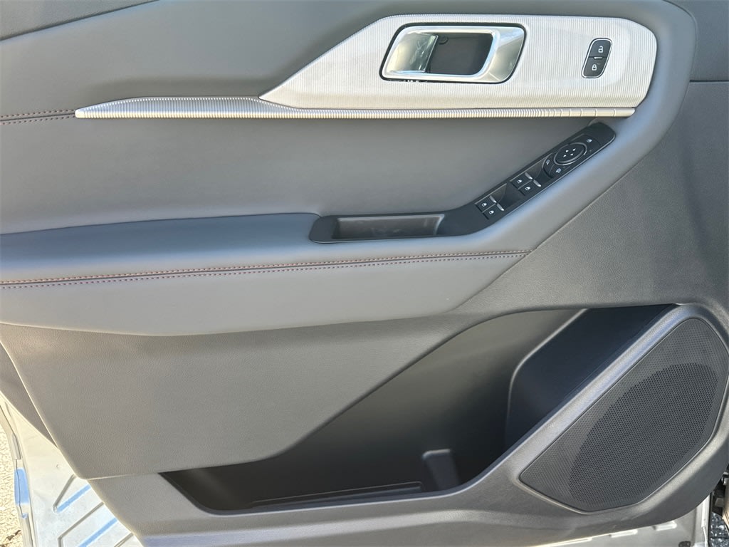 2025 Ford Explorer Active 22