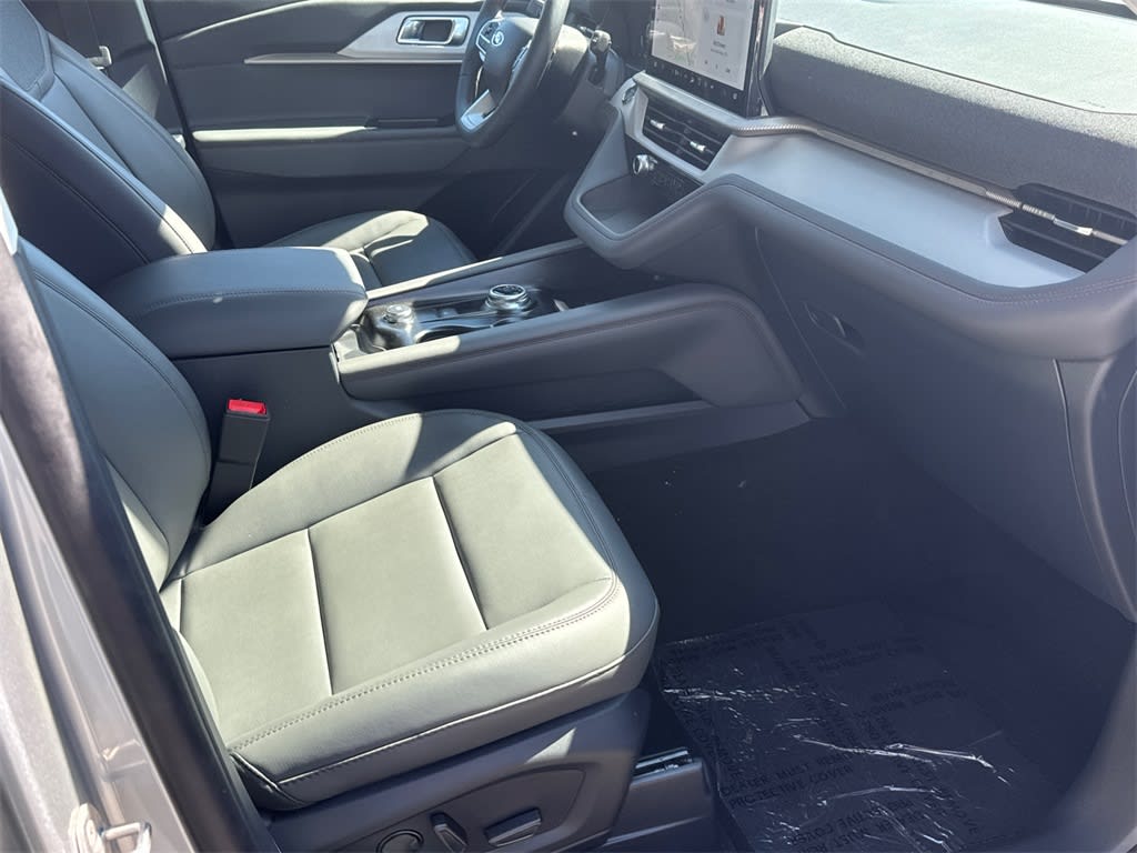 2025 Ford Explorer Active 11