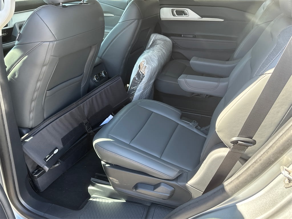 2025 Ford Explorer Active 25