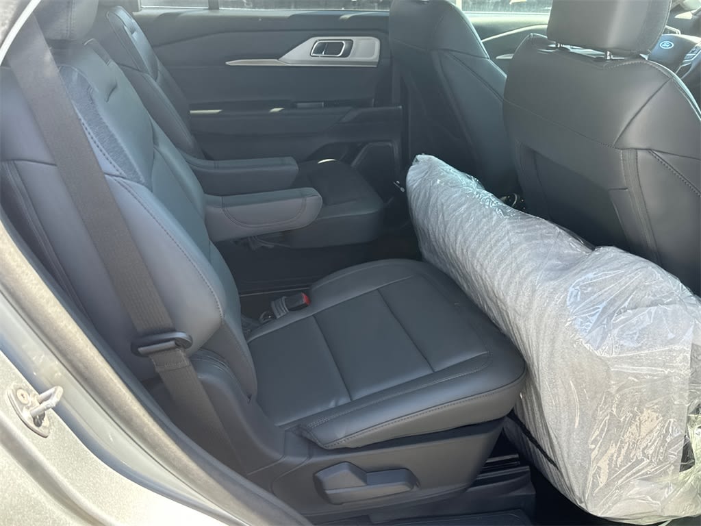 2025 Ford Explorer Active 12