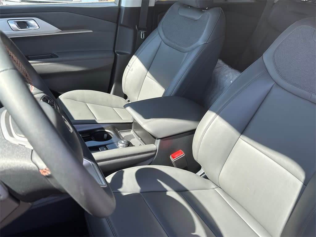 2025 Ford Explorer Active 15