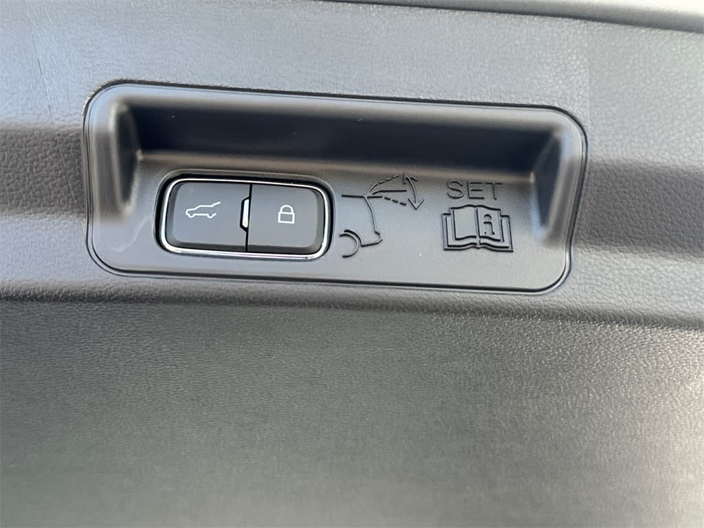 2025 Ford Explorer Active 24