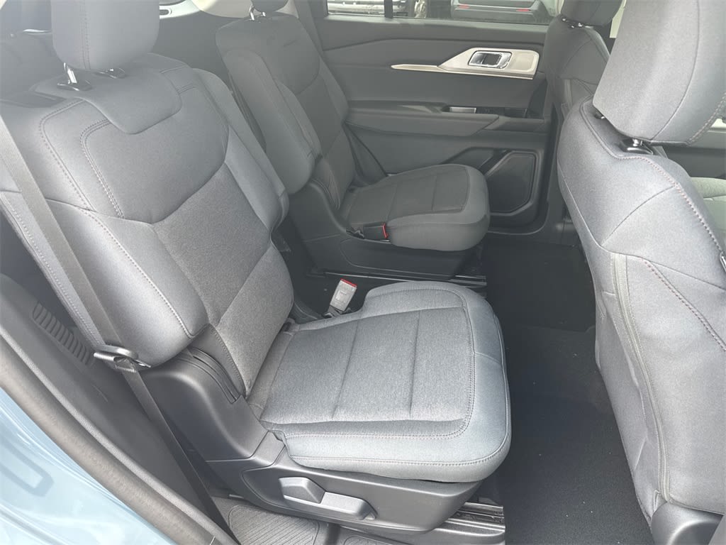 2025 Ford Explorer Active 11