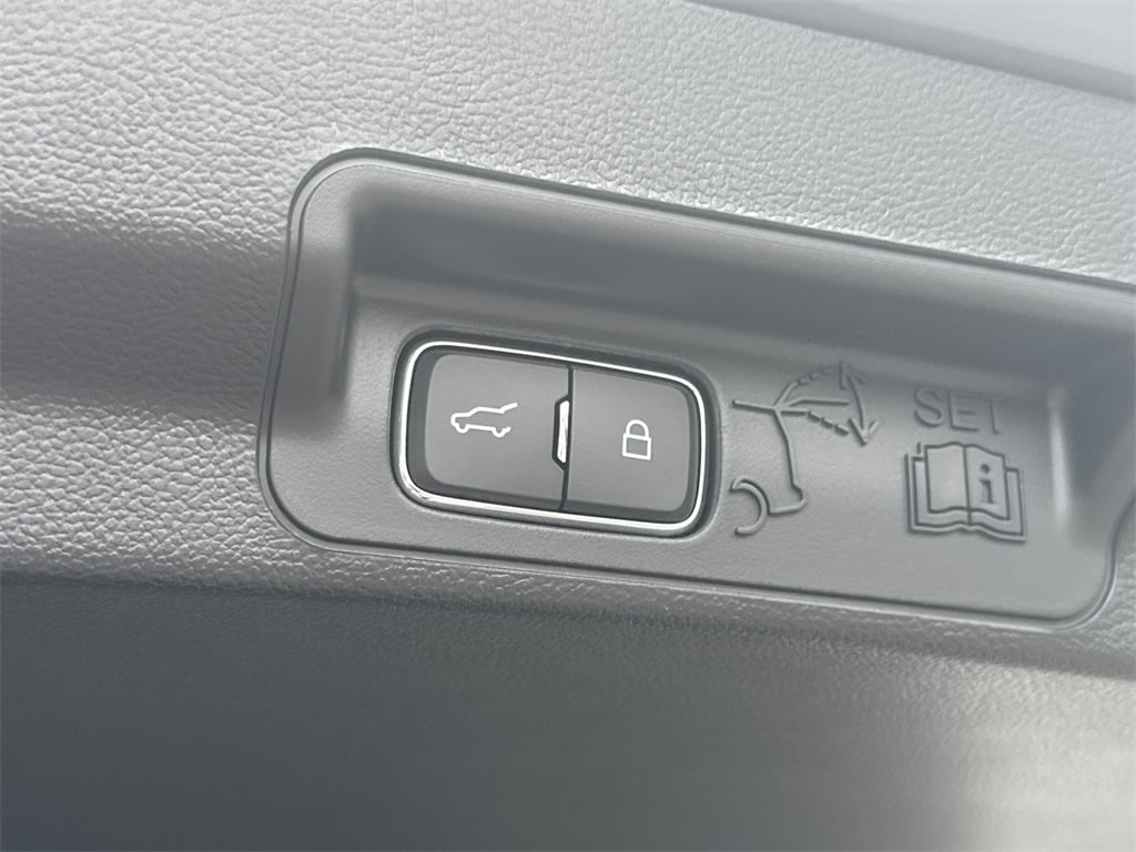 2025 Ford Explorer Active 23