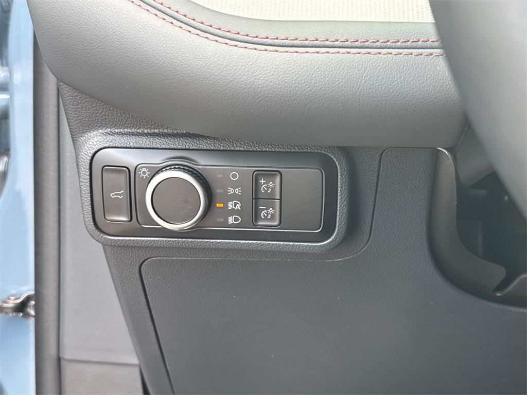 2025 Ford Explorer Active 33