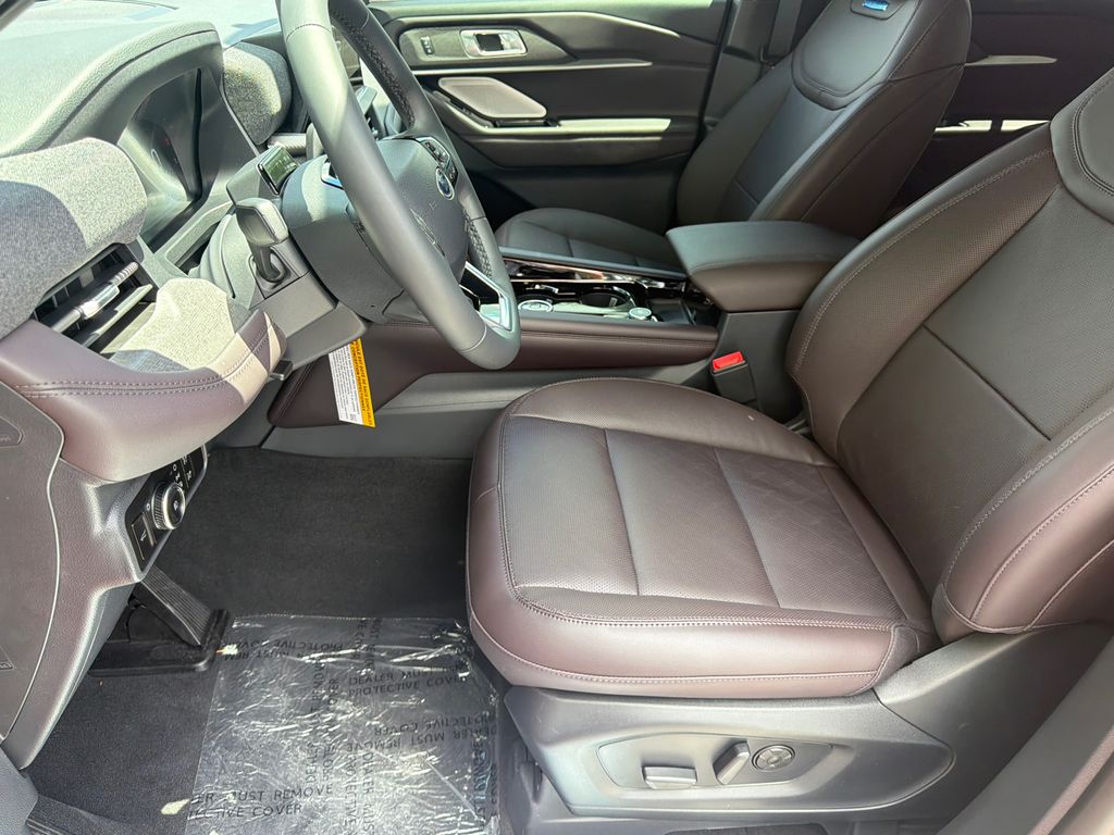 Thumbnail: 2026 Ford Explorer - 9