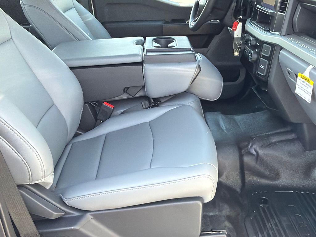 Thumbnail: 2025 Ford F-350 - 42