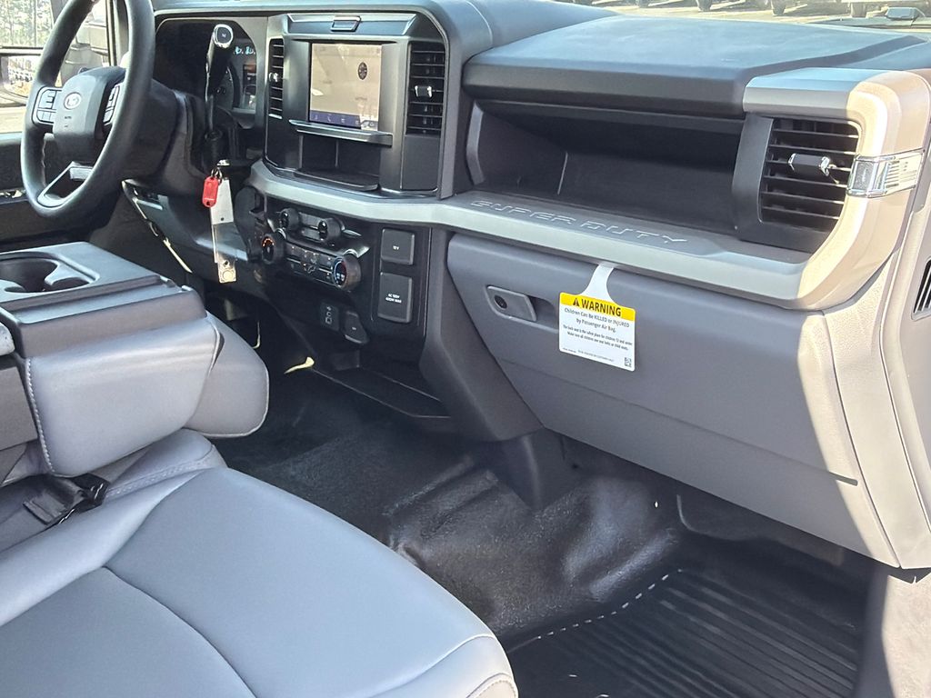 Thumbnail: 2025 Ford F-350 - 43